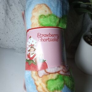 Strawberry Shortcake Nostalgic 40 x 50 Inch Silk Touch Throw Travel Blanket New